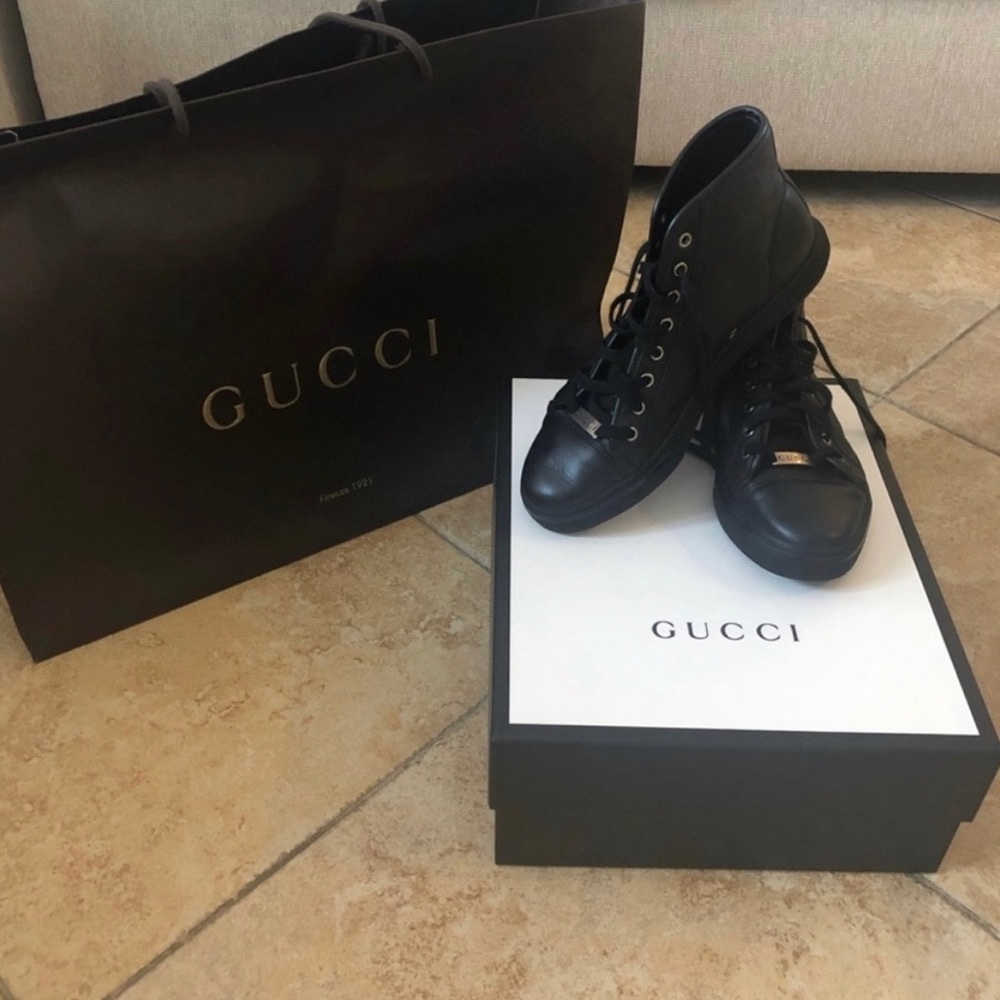 MEN Gucci Sneakers. Gucci Size: M6